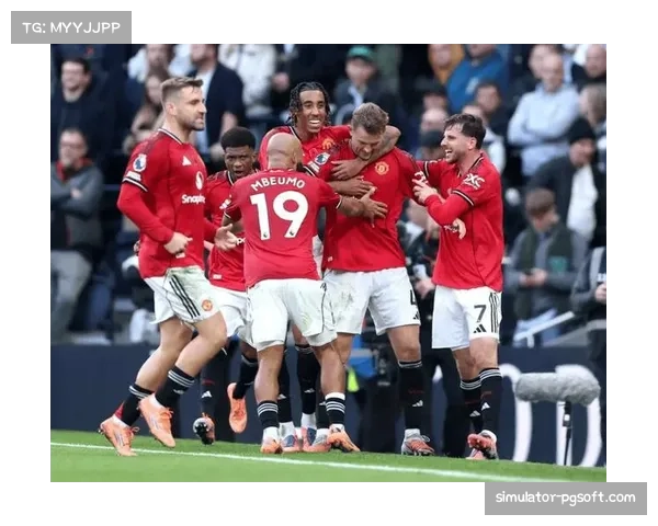 曼联球迷场边高呼反对乌加特替补登场